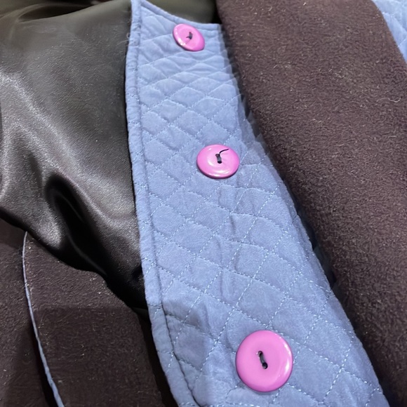 Vintage Holt Renfrew quilted violet and purple coat. - Picture 4 of 7